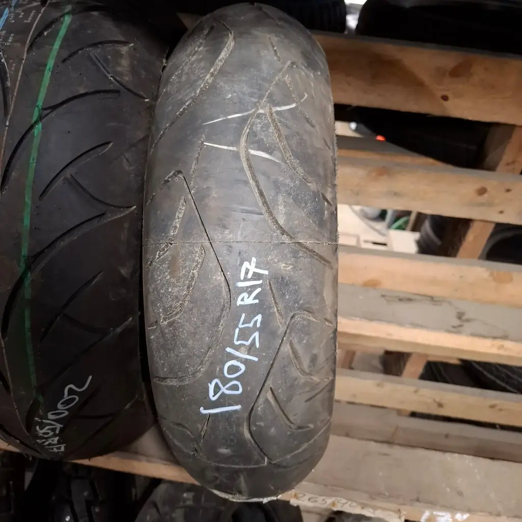 180/55R17 73W Dunlop RoadSmart 3 Käytetty MP-Rengas Ajamaton DOT-16