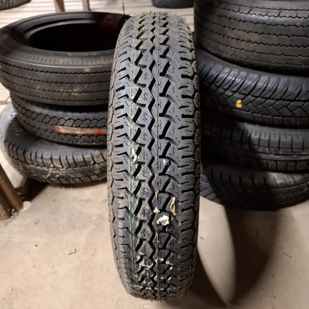 145SR13 74S Uniroyal Rallye 280 Ajamaton kesärengas DOT-90