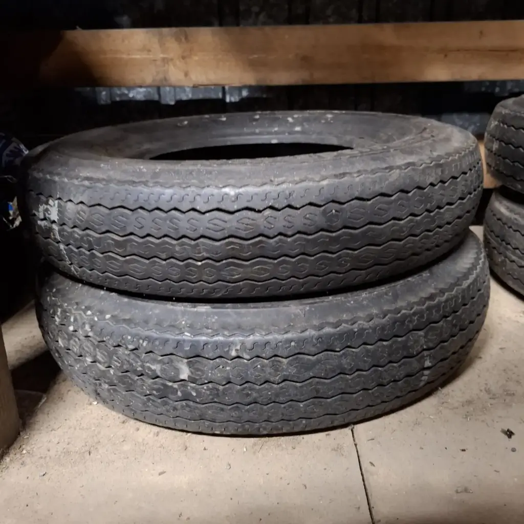 6.15-13 4PR Bridgestone Skyway-H Käytetty Rättirengas 5,5mm DOT-98