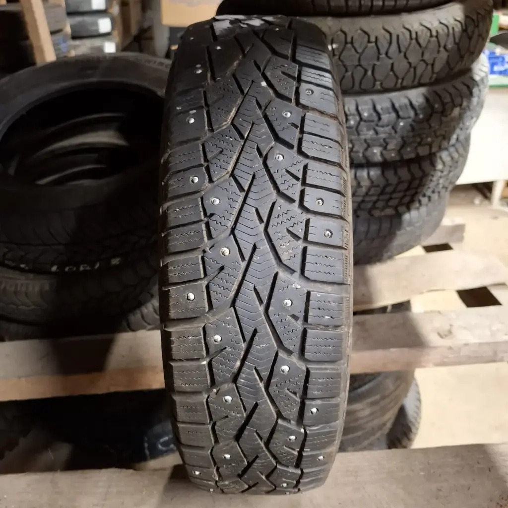 155/70R13 75T Gislaved Nord Frost 100  Käytetty nastarengas 6mm DOT-15