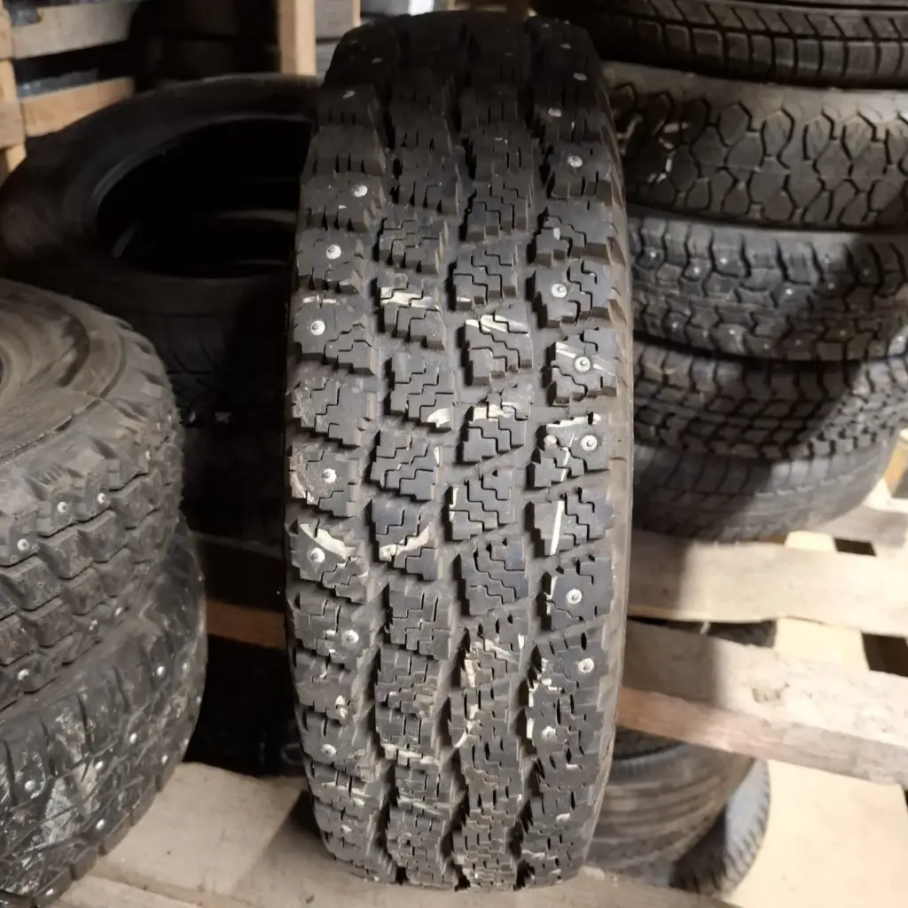 155/70R13 75Q Pinnoitettu Käytetty nastarengas 7,5mm DOT-09