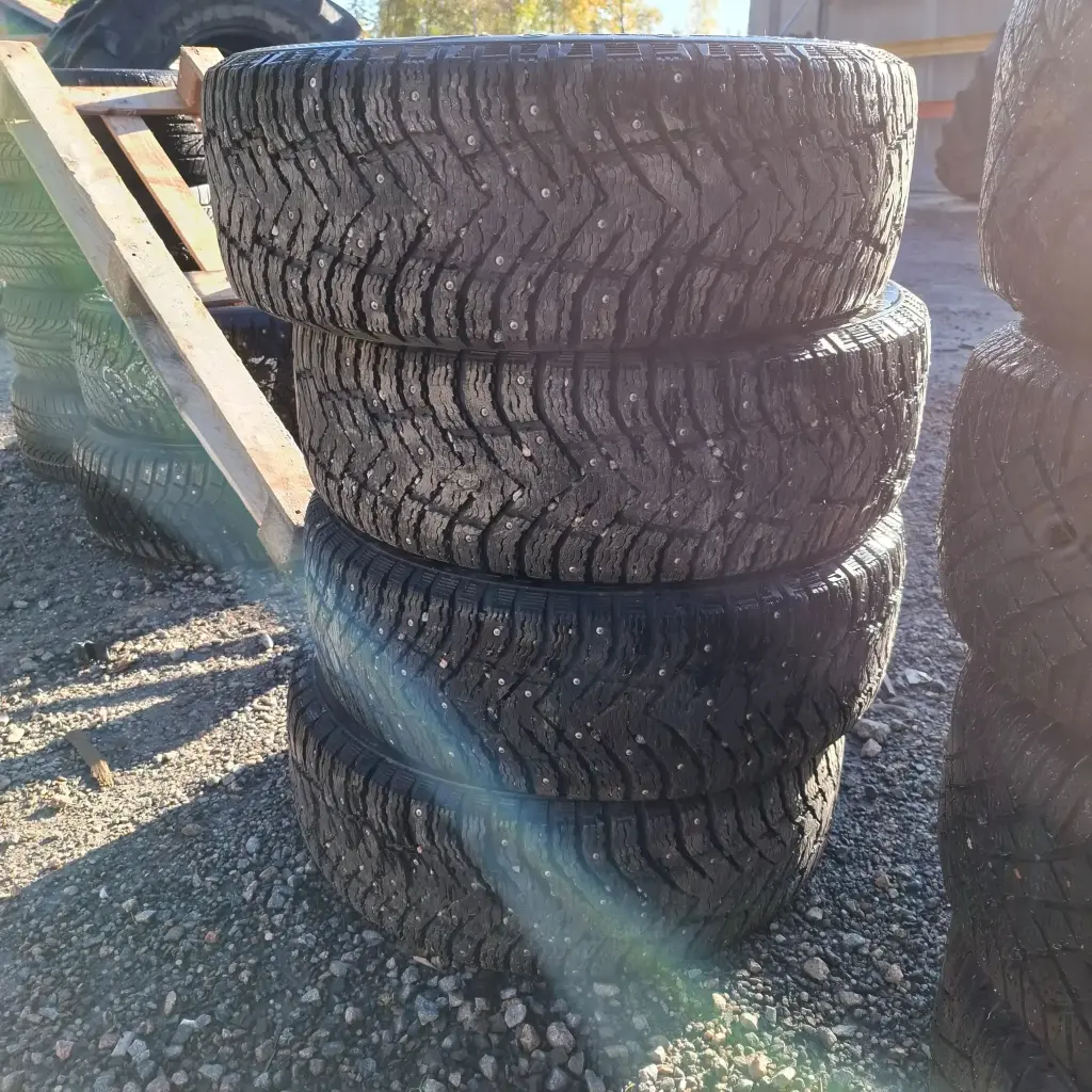 205/55R16 94T Cordiant Snow Cross 2 Käytetty nastarengas 8mm DOT-21