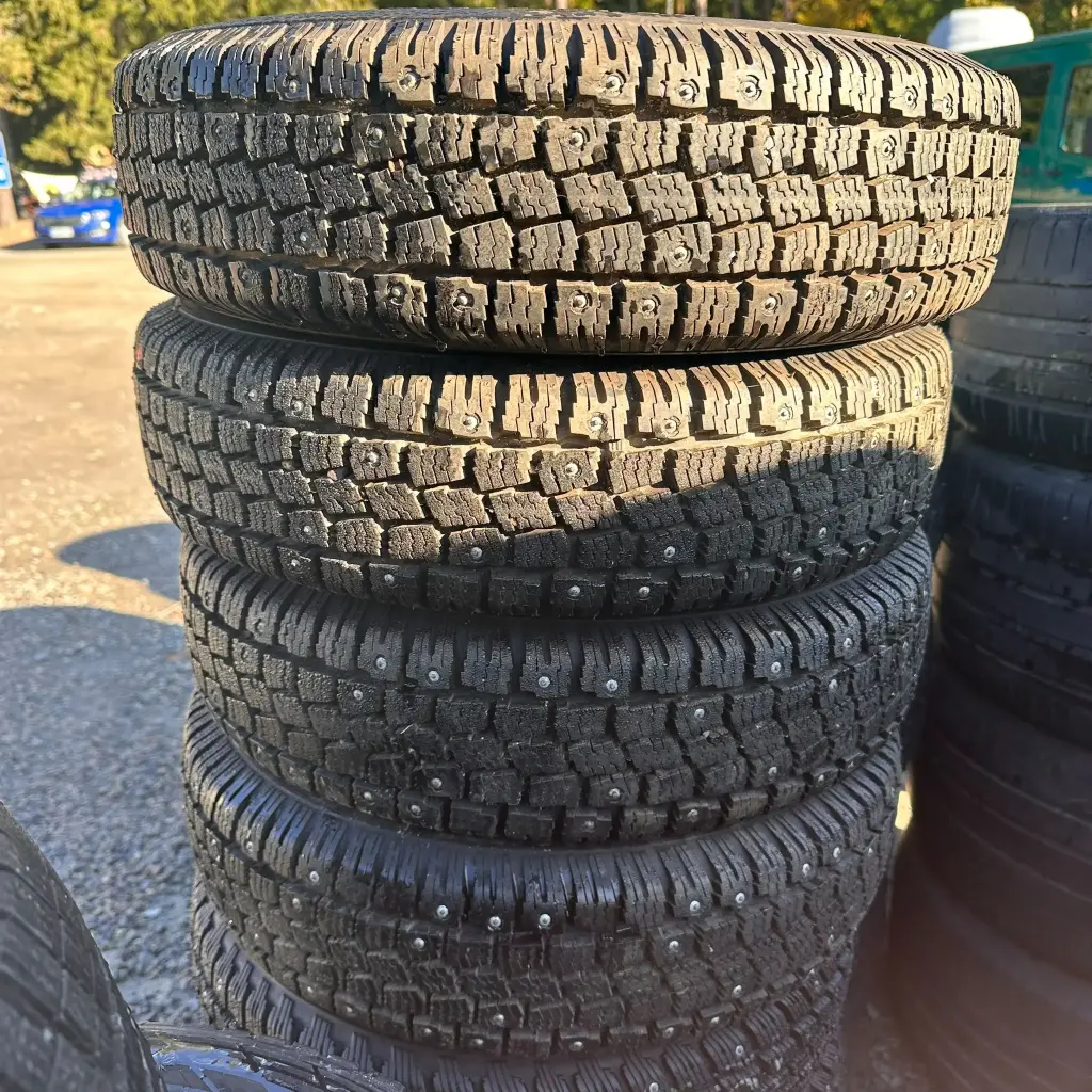 155R12 76Q Hankook Zovac HPW401 Käytetty nastarengas 9-10mm DOT-04