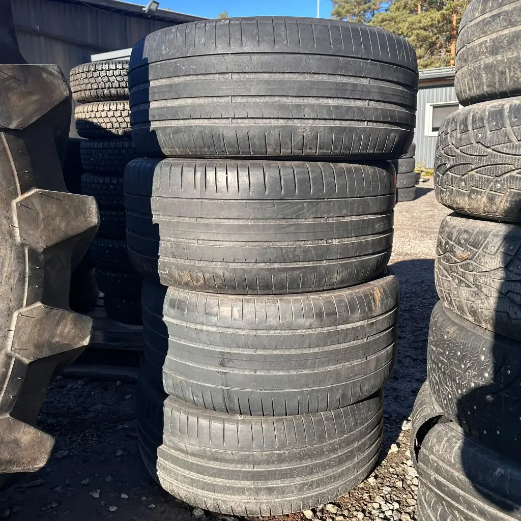 275/40R21 107Y Pirelli P Zero Käytetty kesärengas 2,5-4mm DOT-20