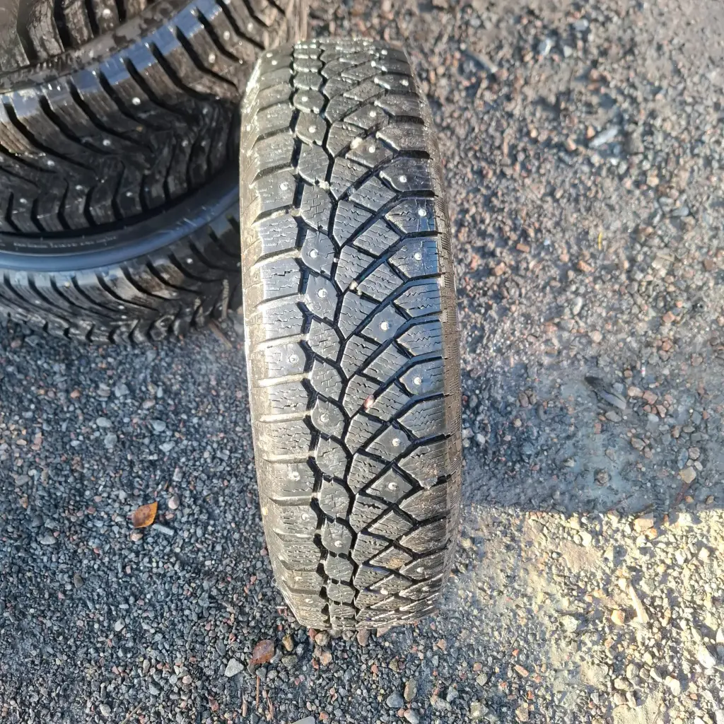 155/80R13 83T Gislaved Nord Frost 200 Käytetty nastarengas 8,5mm DOT-19