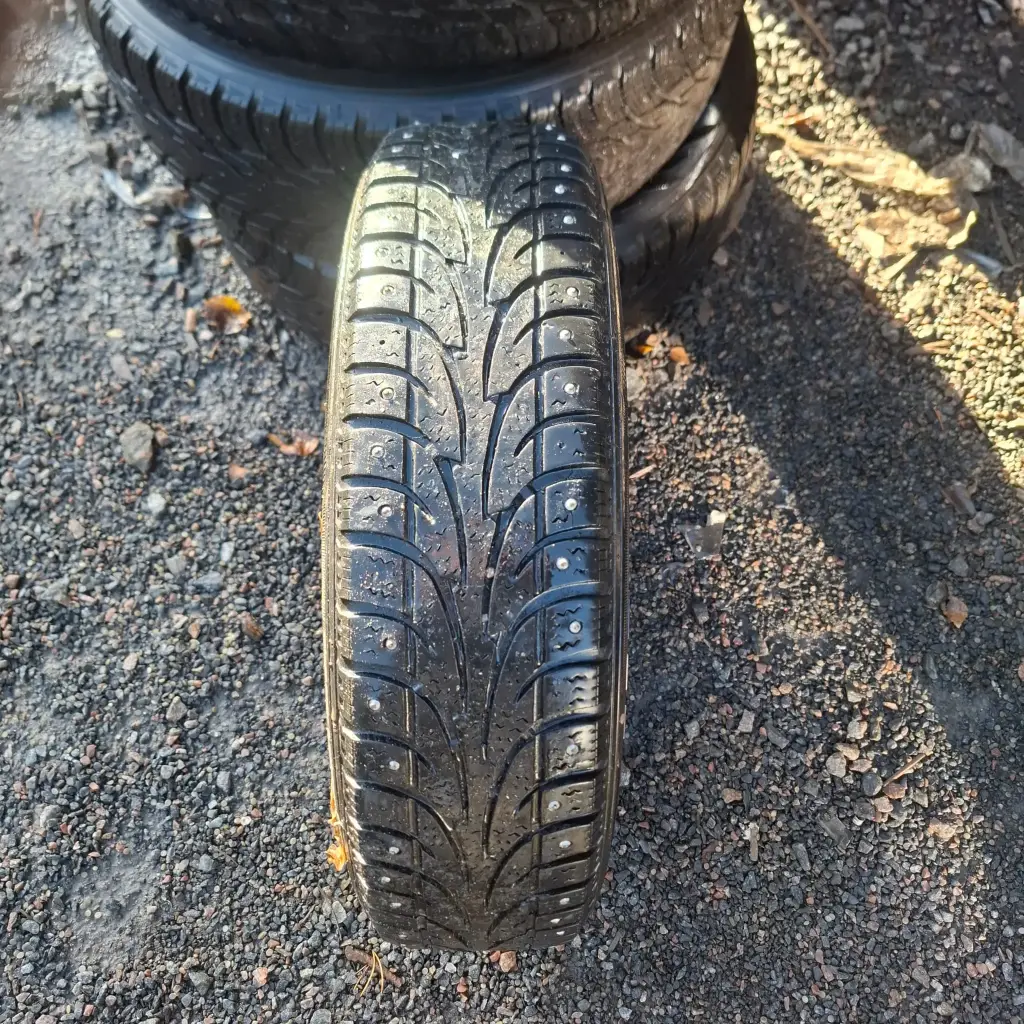 155/80R13 79T Sailun Ice Blazer WST1 Käytetty nastarengas 4mm DOT-12