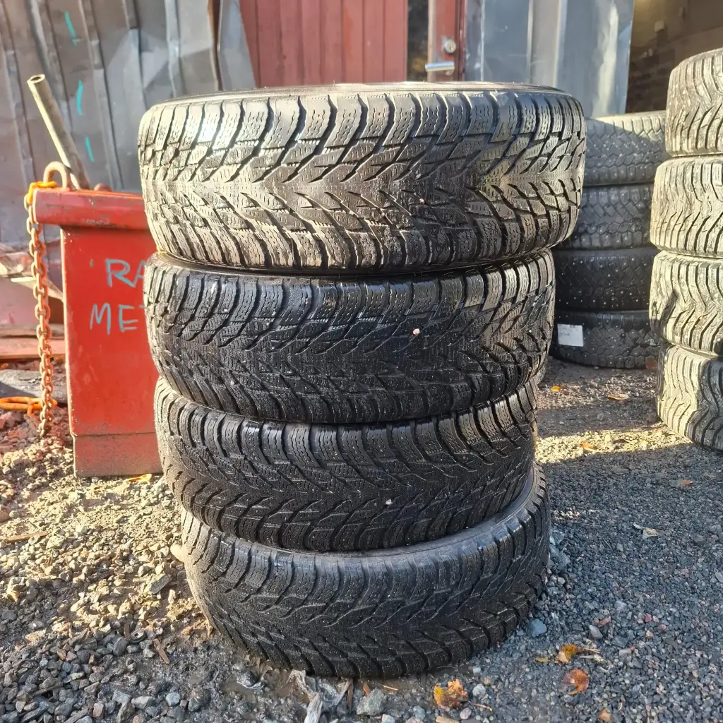 195/65R15 95R Nokian Hakkapeliitta R3 Käytetty kitkarengas 5-6,5mm DOT-18