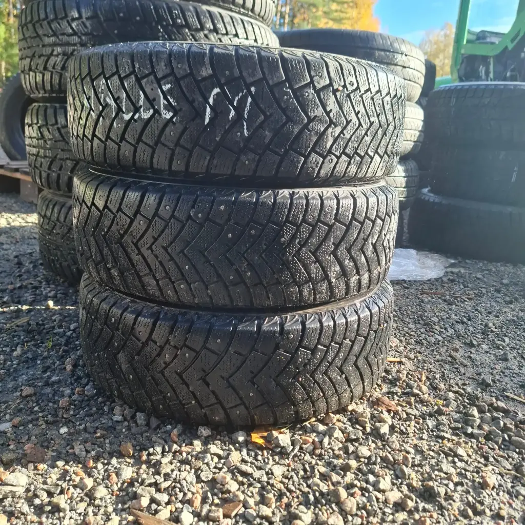 175/65R14 86T LingLong Green-Max Winter Grip Käytetty nastarengas 6,5-7mm DOT-14
