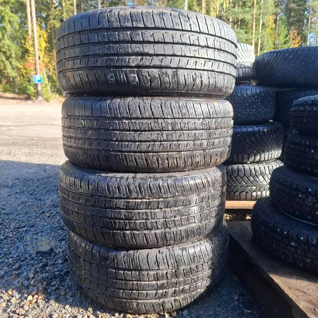 225/50R17 98Y Triangle AdvanteX TC101 Käytetty kesärengas 5,5-6,5mm DOT-21