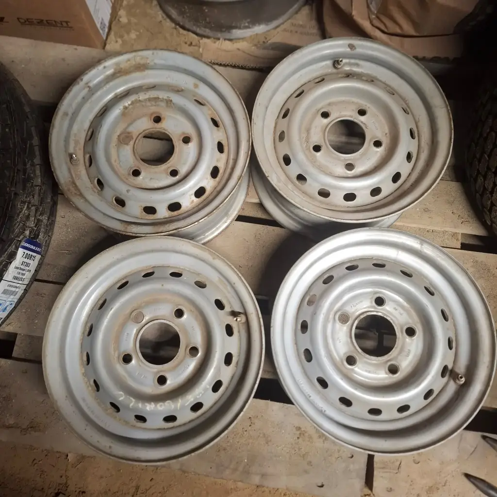 Käytetty Peräkärryn Peltivanne 5x112 ET30 KR66,6 5,5x12"