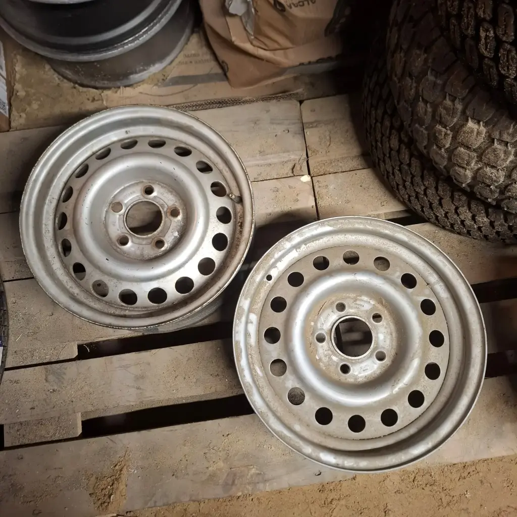 Käytetty Peräkärryn Peltivanne 5x112 ET30 KR66,6 5,5x15"