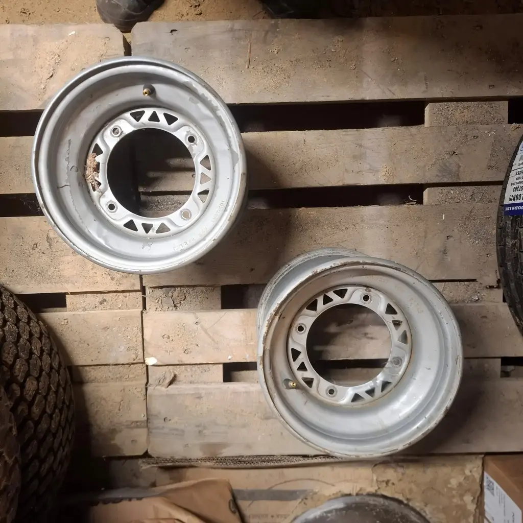 Käytetty Mönkiän peltivanne 4x156 ET37 KR130 8,5x10" 