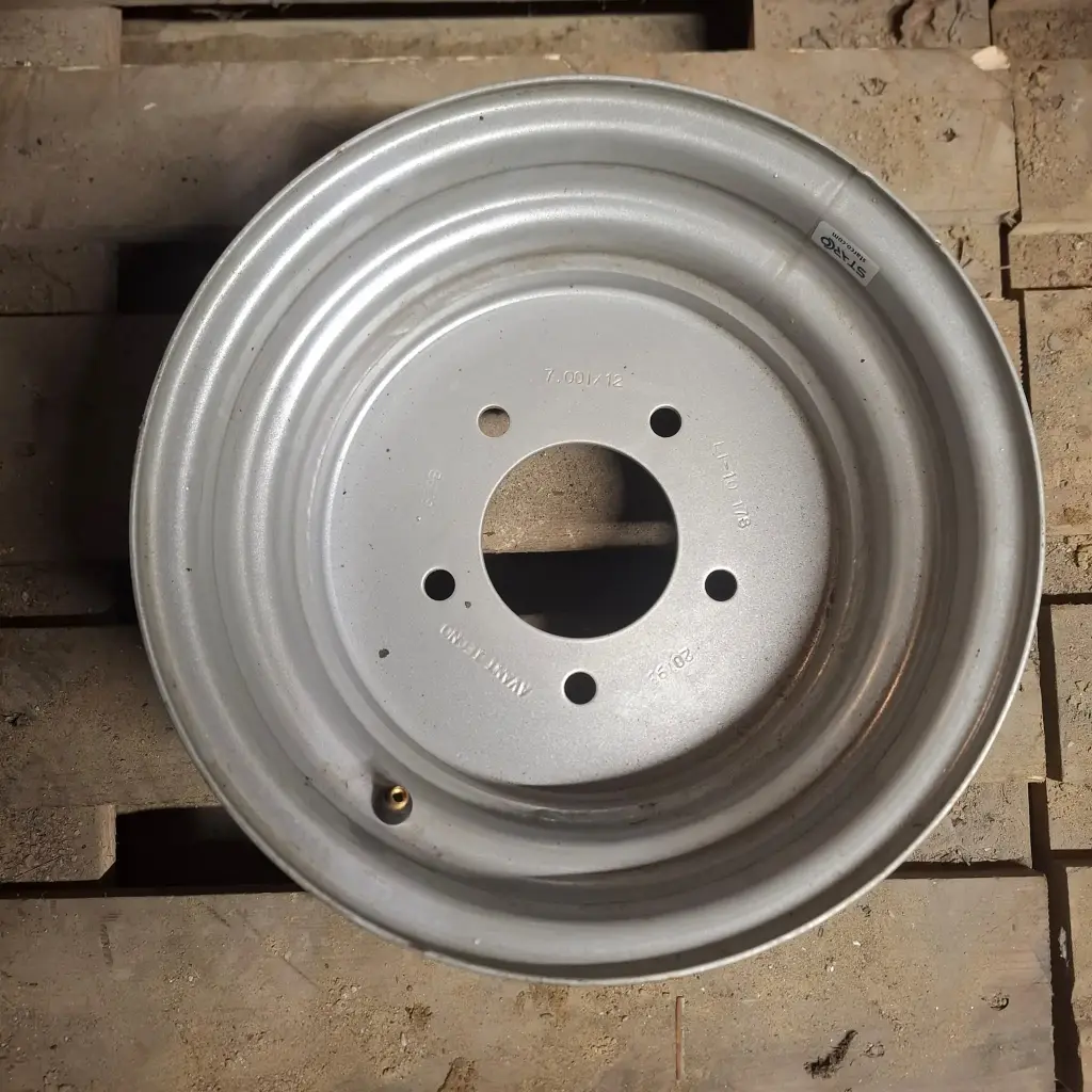 Uusi AVANT vanne 5x140 ET-10 KR93 7x12"