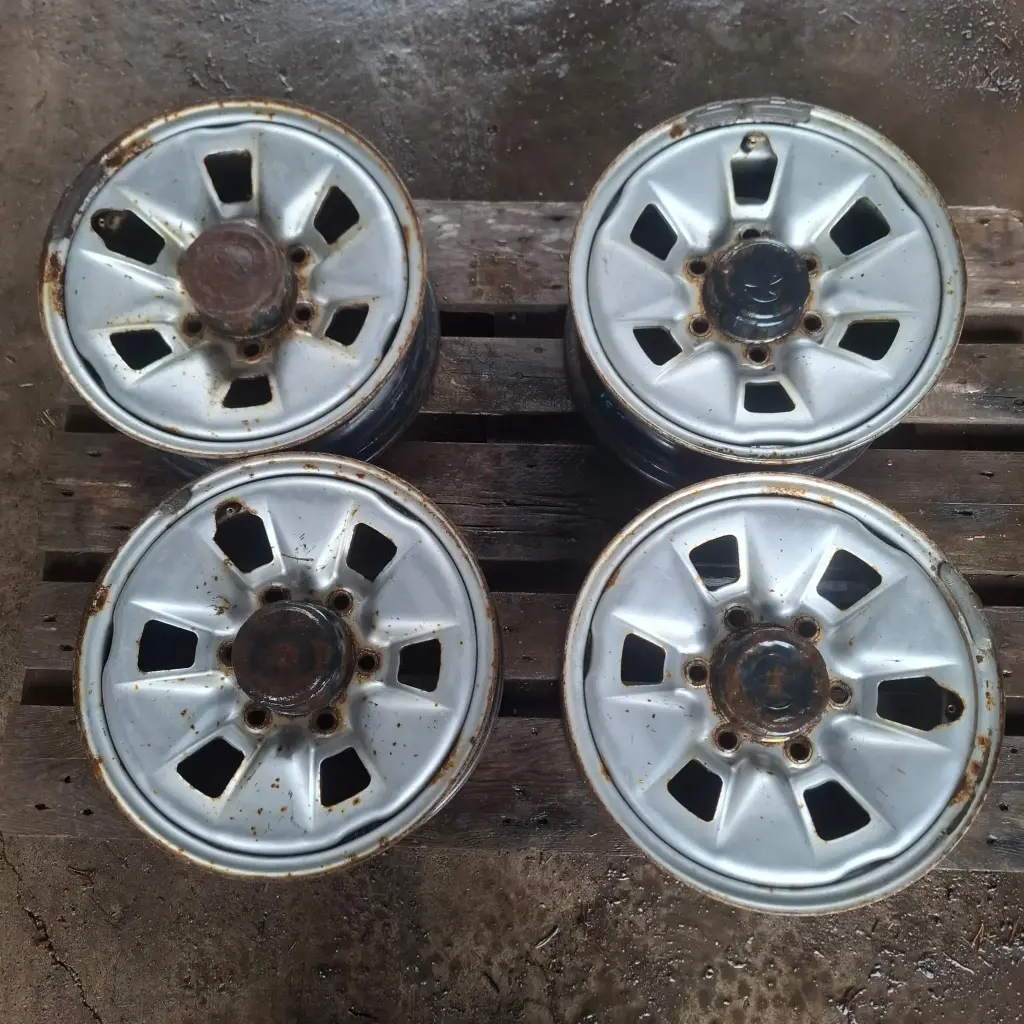 Käytetty Peltivanne 6x139,7 ET30 KR106 6x15"