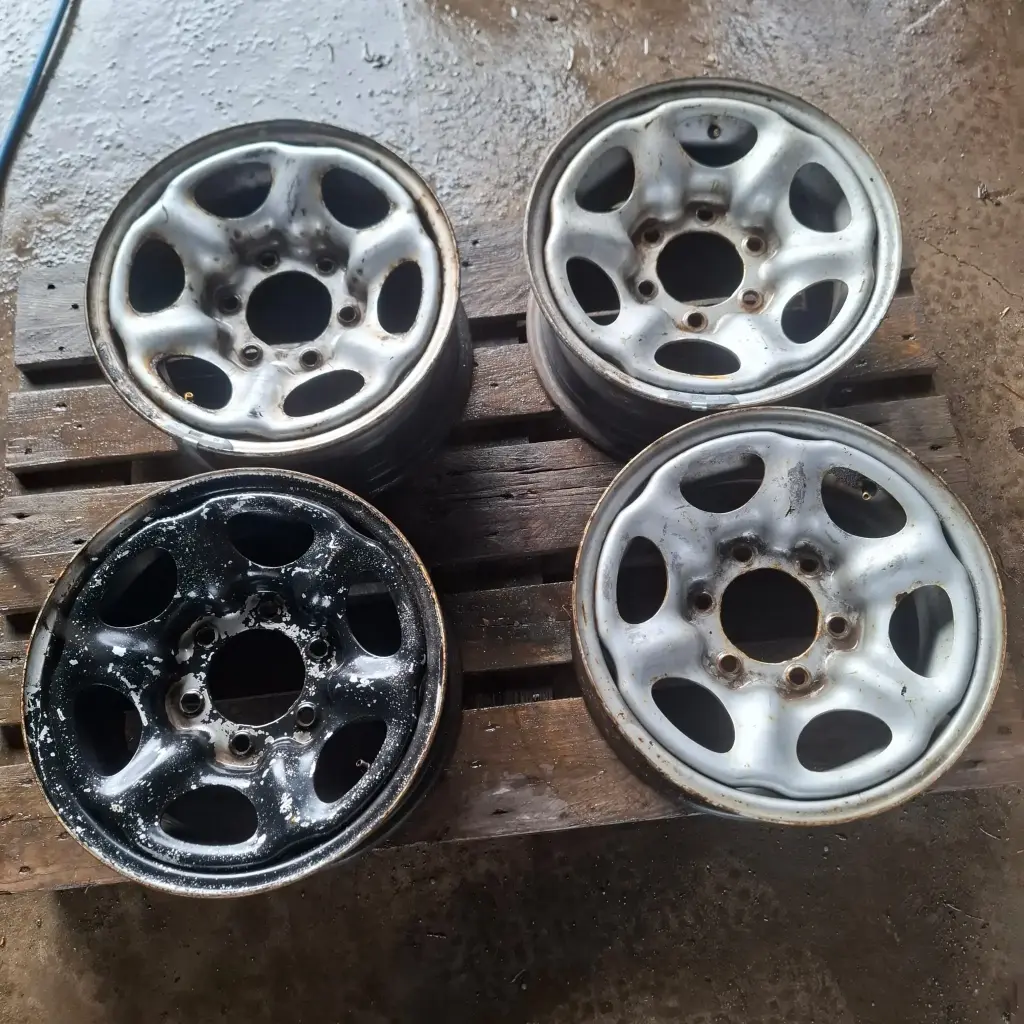 Käytetty Peltivanne 6x139,7 ET24 KR100 7x15"