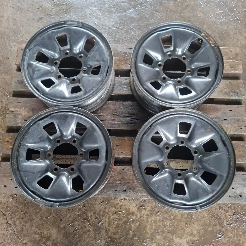 Käytetty Peltivanne 6x139,7 ET30 KR106 6x15"