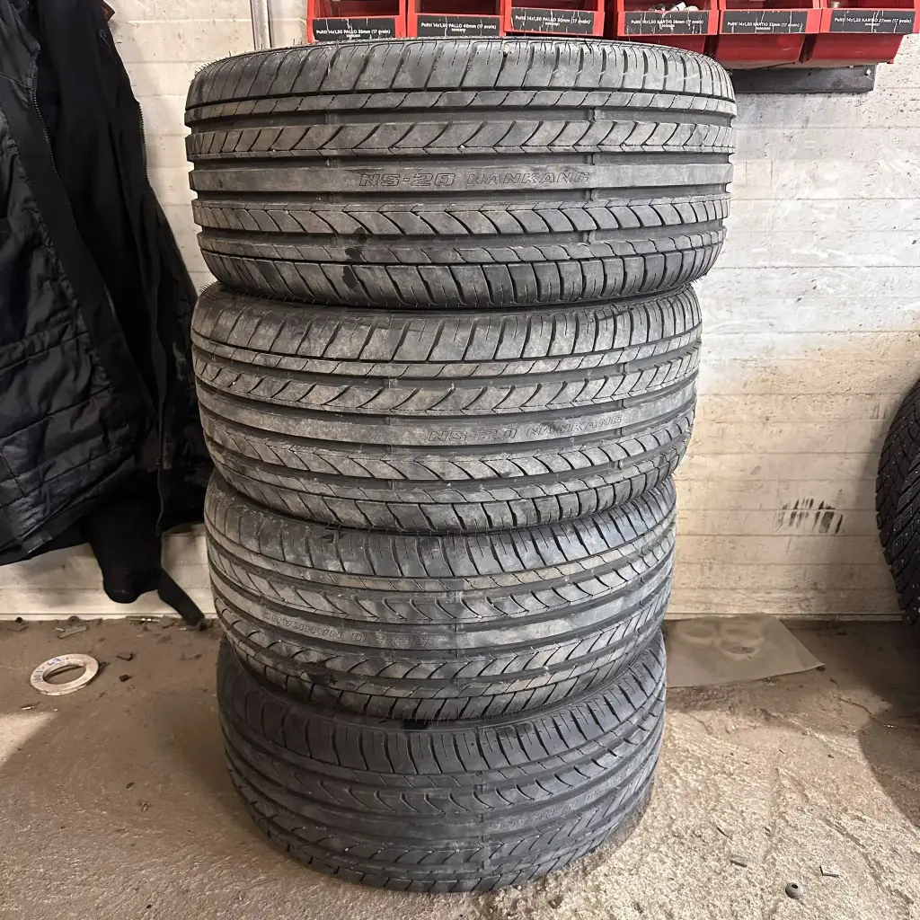 235/40ZR17 90V Nankang Noble Sport NS-20 Käytetty kesärengas 8mm DOT-26