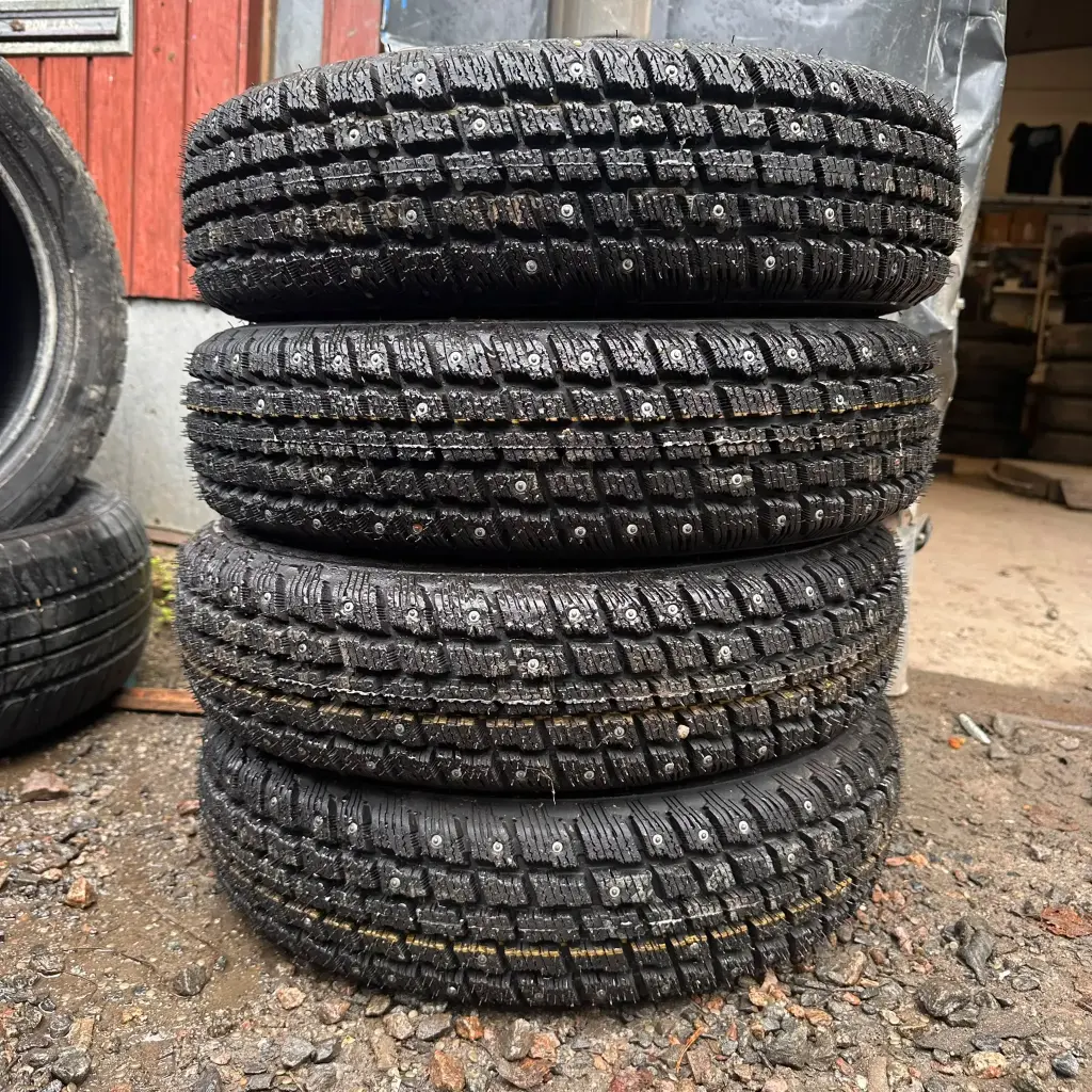 145/80R12 74S Cooper Weather-Master S/T2 Käytetty nastarengas Ajamaton DOT-02