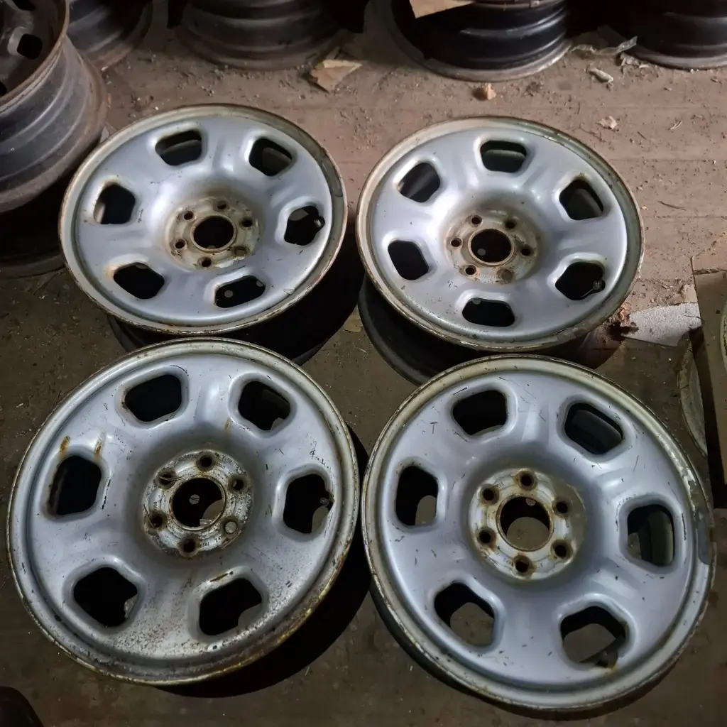 Käytetty Peltivanne 6x114,3 ET30 KR66,1 7x16"