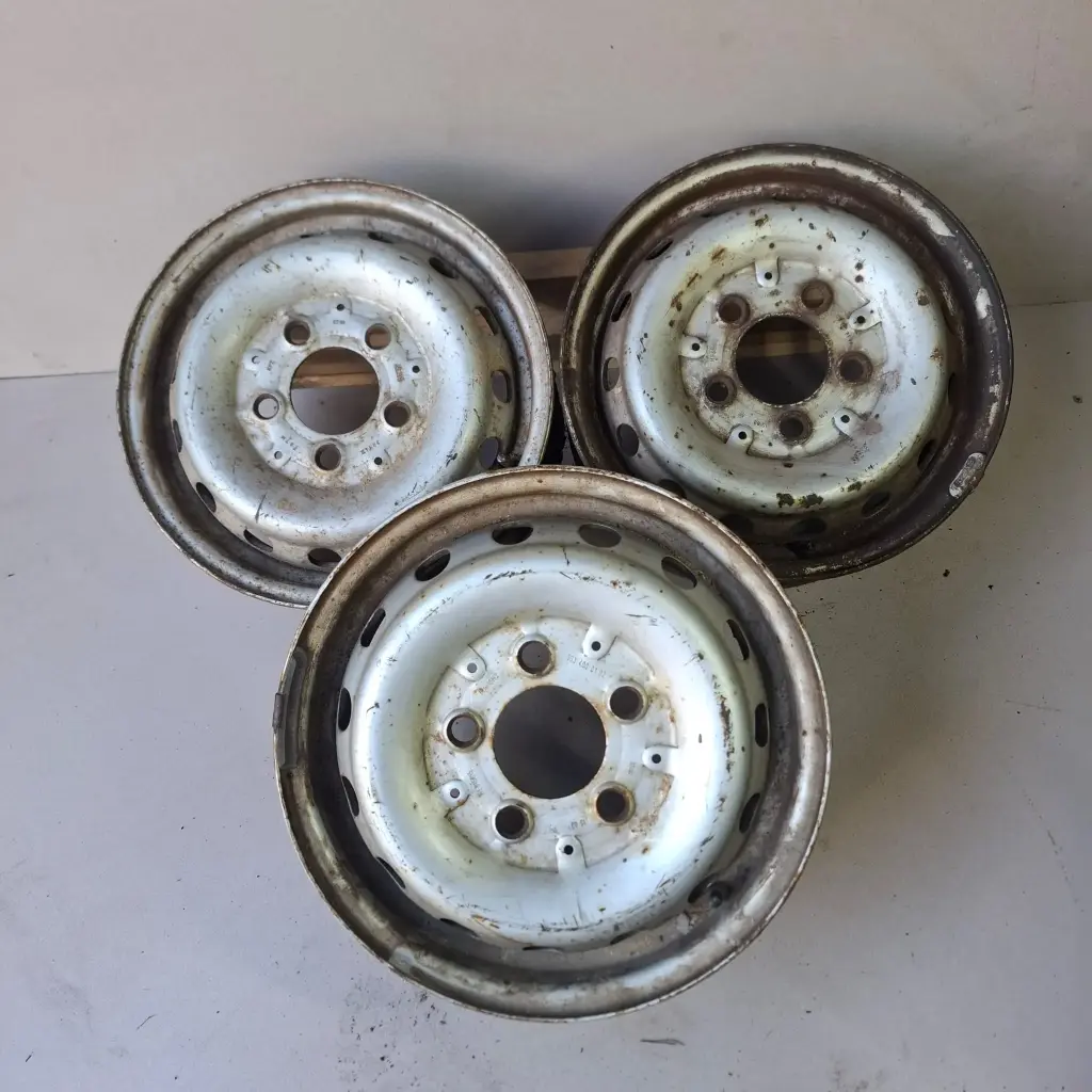 Käytetty Peltivanne 5x130 ET83 KR84,1 6x15"
