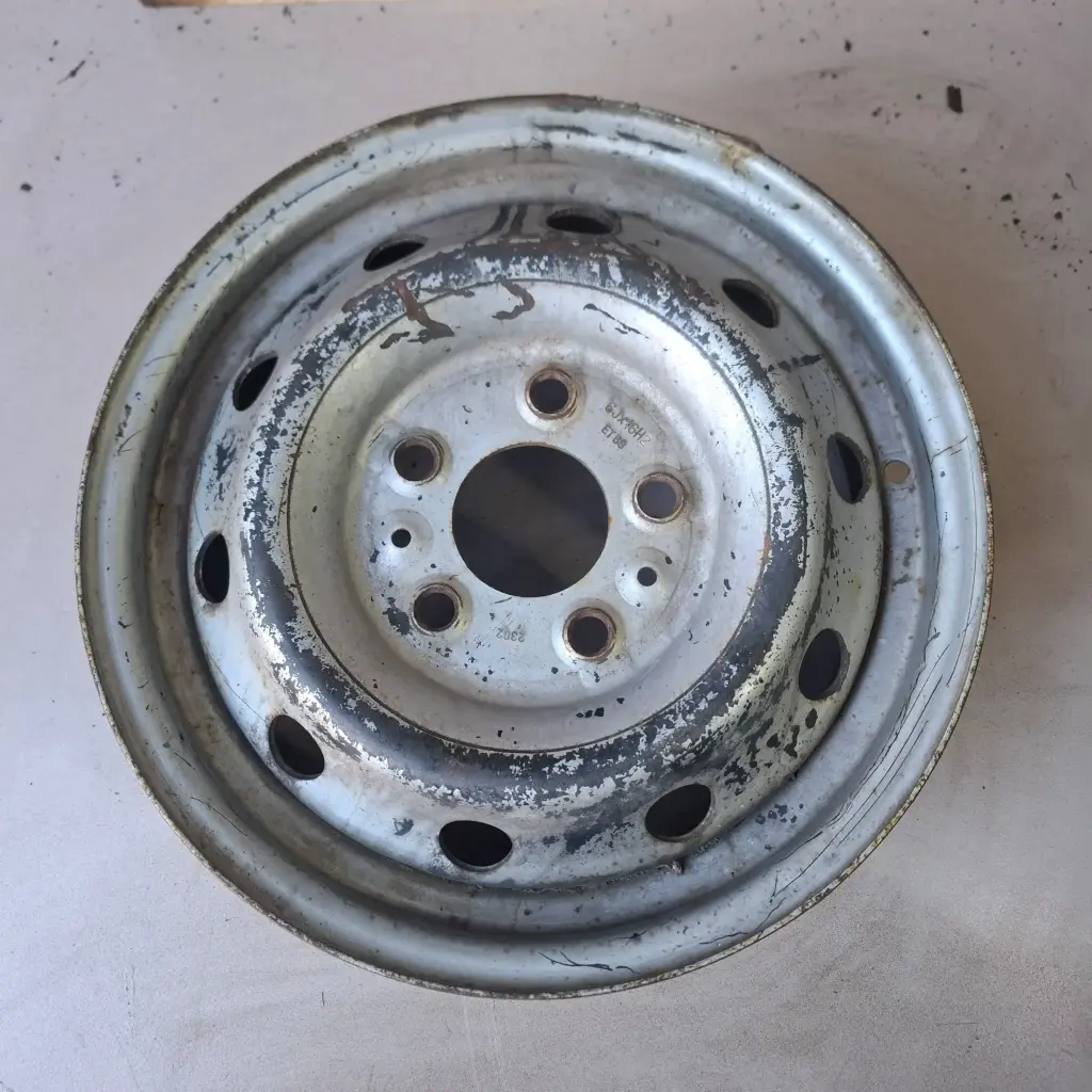Käytetty Peltivanne 5x130 ET68 KR74,1 6x16"