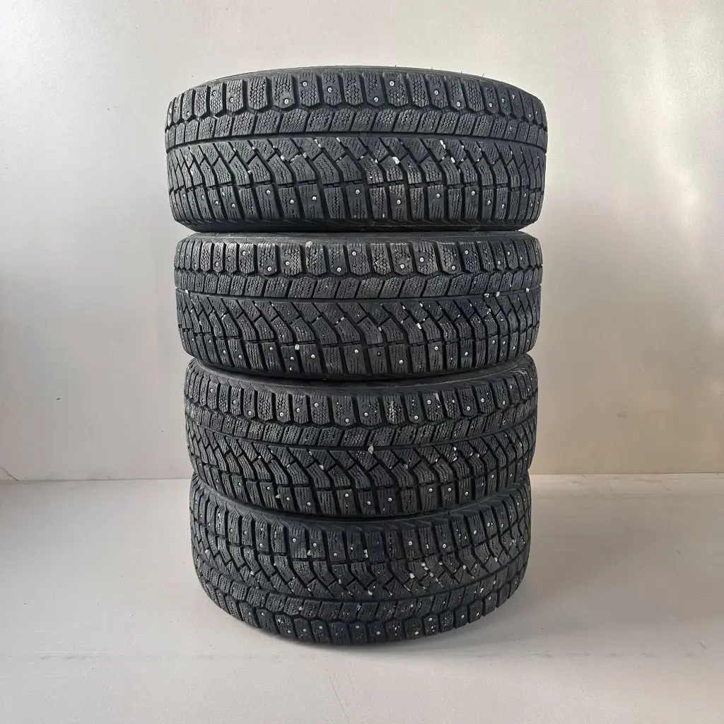 205/55R16 91T Viatti Brina Nordico Käytetty nastarengas 5-7mm DOT-18