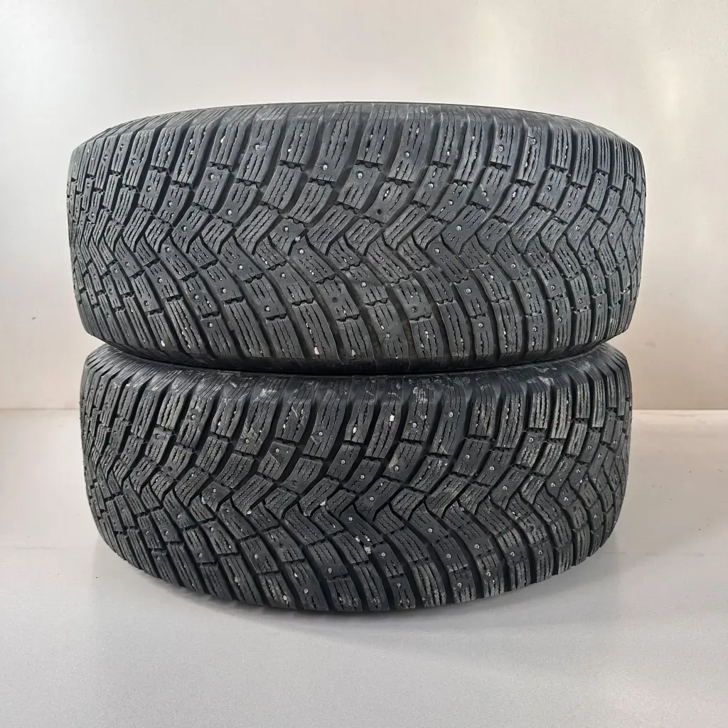 265/65R17 116T XL Continental IceContact 3 Käytetty nastarengas 5-5,5mm DOT-23