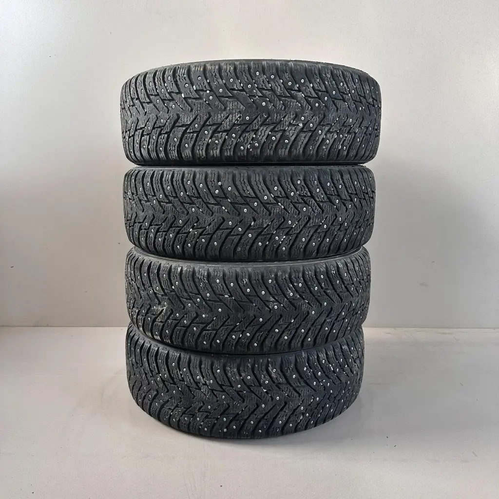175/65R15 88T XL Nokian Hakkapeliitta 8 Käytetty nastarengas 5-6,5mm DOT-15