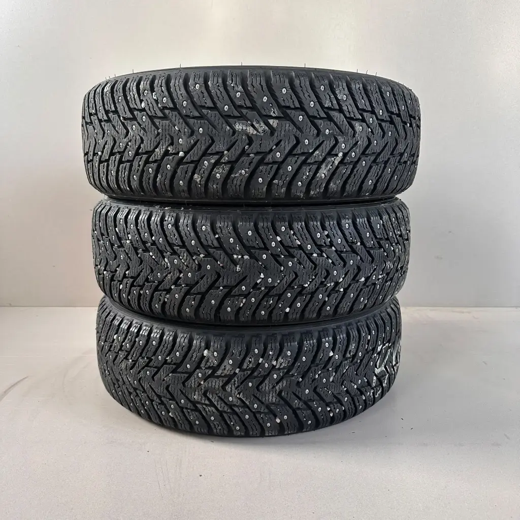 185/65R15 92T XL Nokian Hakkapeliitta 8 Käytetty nastarengas 5,5-7,5mm DOT-19