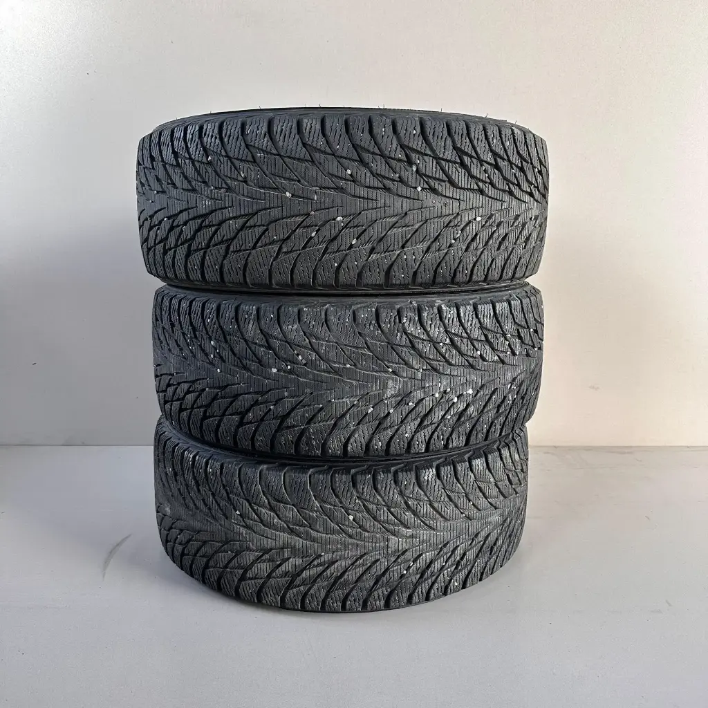 225/50R18 99R XL Nokian Hakkapeliitta R2 Käytetty kitkarengas 5,5-7,5mm DOT-17