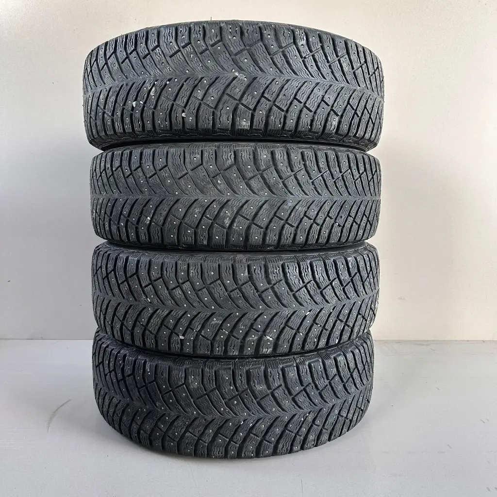 215/65R17 103T XL Michelin X-Ice North 4 Käytetty nastarengas 4,5-6mm DOT-19