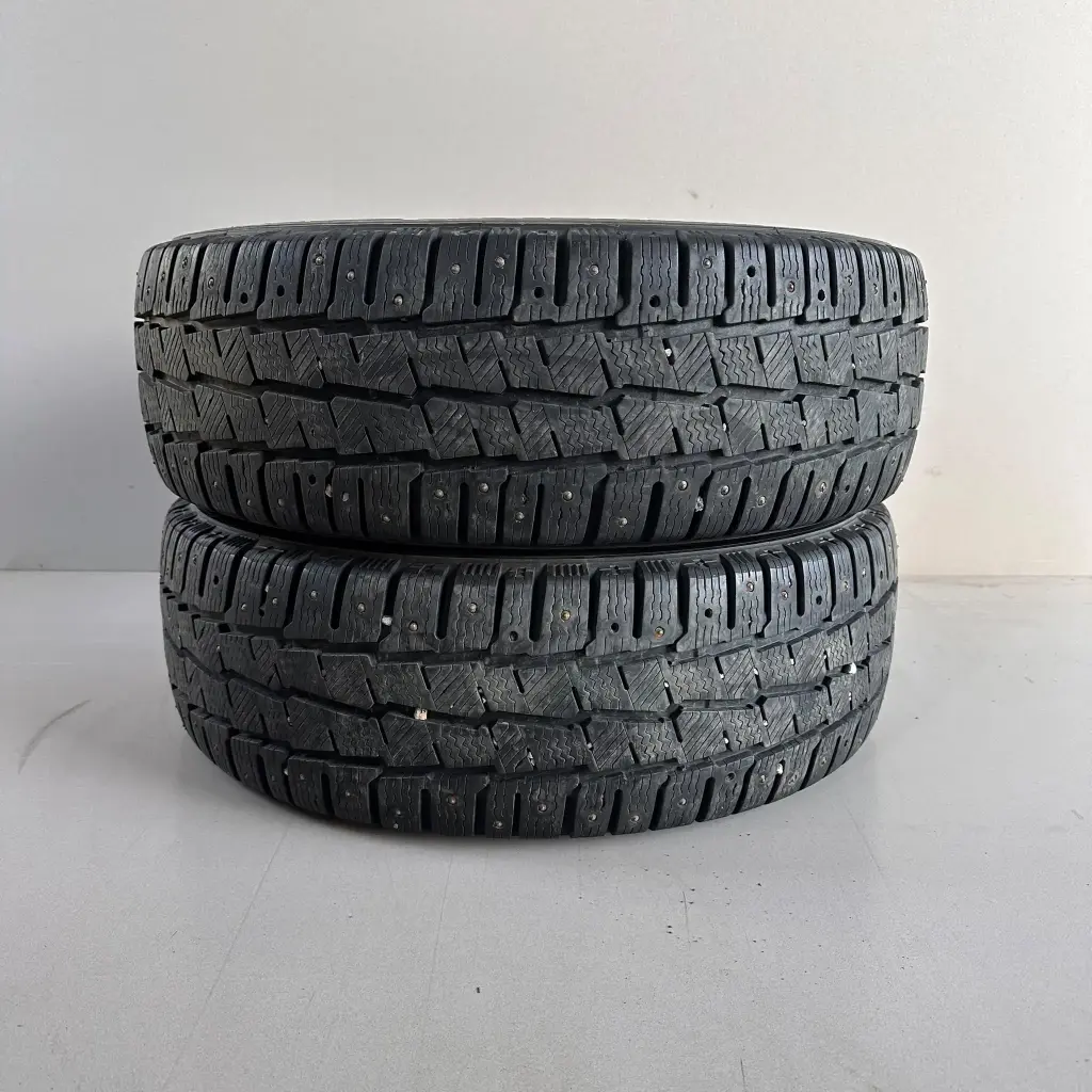 235/65R16C 115/113R Michelin Agilis X-Ice North Käytetty nastarengas 7-8mm DOT-15 (muutama nasta puuttuu)