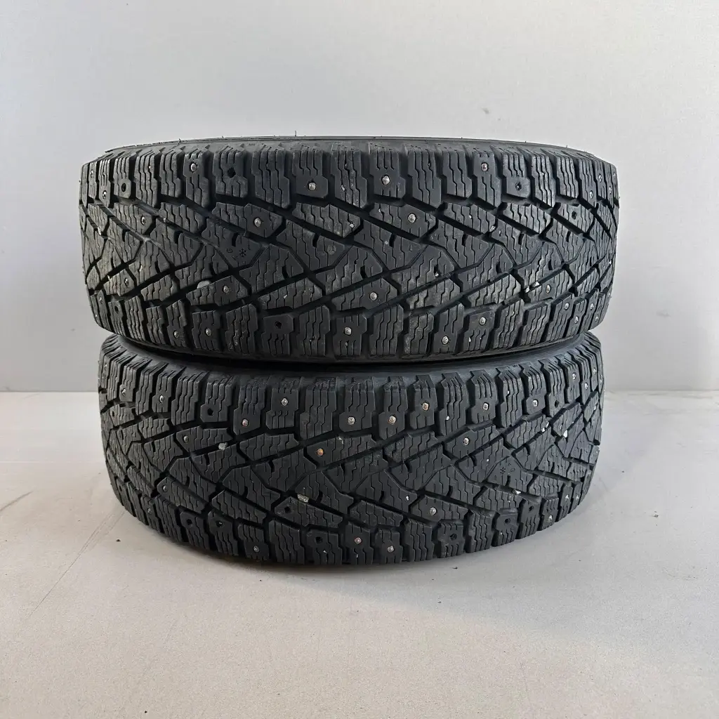205/65R16C 107/105R Nokian Hakkapeliitta C3 Käytetty nastarengas 7-8mm DOT-21