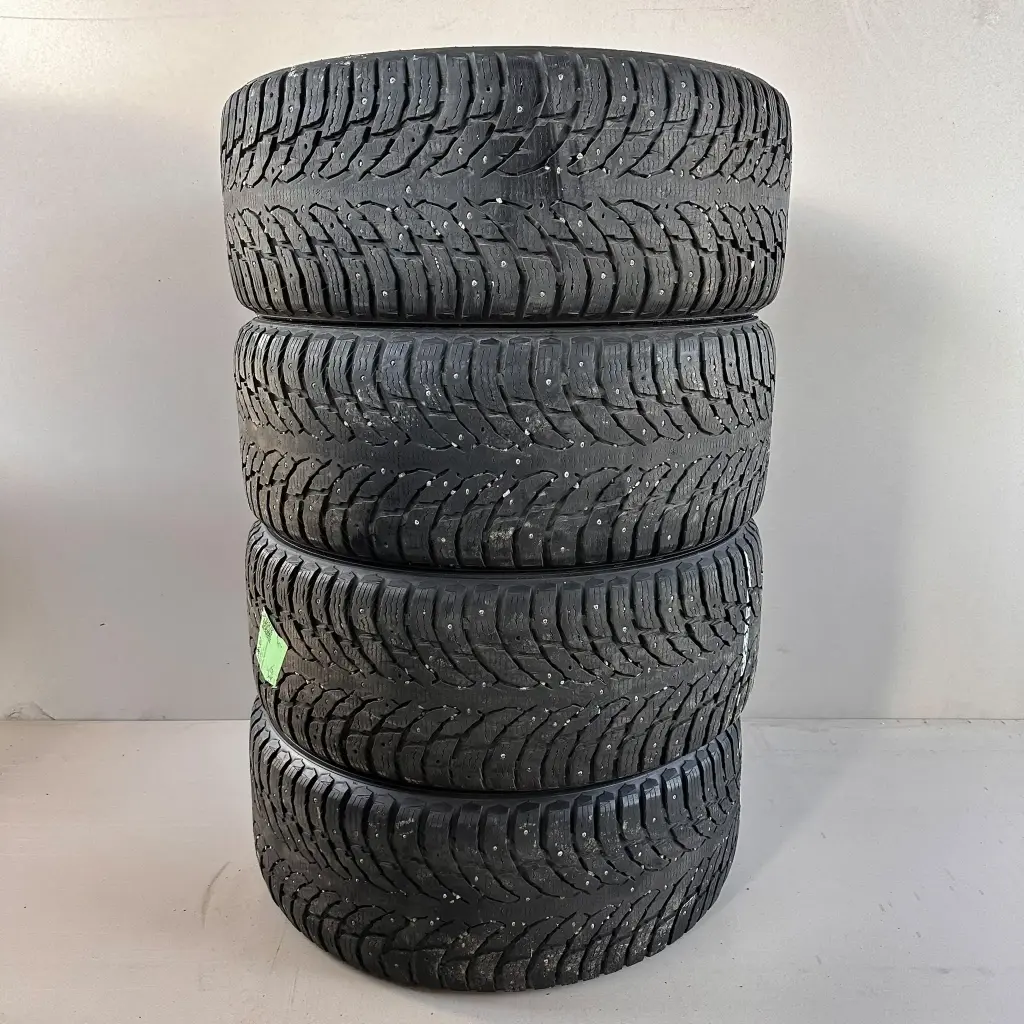 285/45R21 113T XL Nokian Hakkapeliitta 9 SUV Käytetty nastarengas 6-8mm DOT-19 (muutamia nastoja puuttuu)