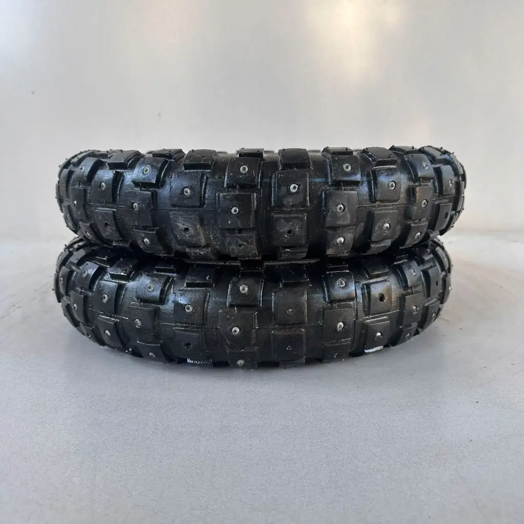 3,50-10 Duro Nylon Käytetty MP-Rengas 4,5mm DOT-10 (muutama nasta puuttuu)
