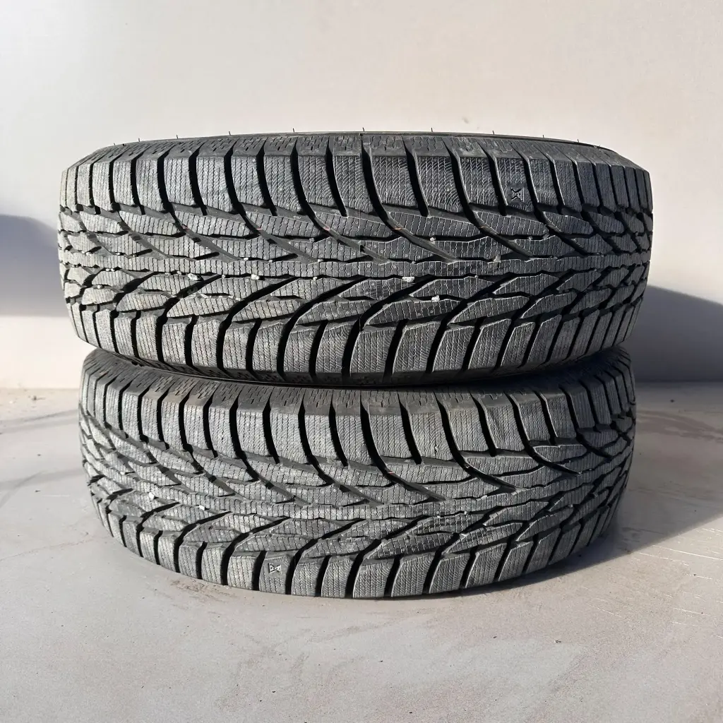 215/65R16 102T Kumho WinterCraft WS51 SUV kitkarengas 9,5mm DOT-24 (ajettu 500km)