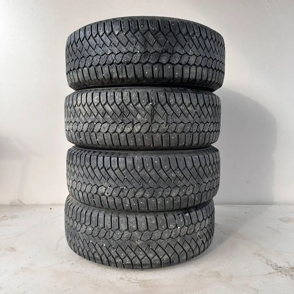 235/65R17 108T XL Continental ContiIceContact 4x4 Käytetty nastarengas 6,5mm DOT-13
