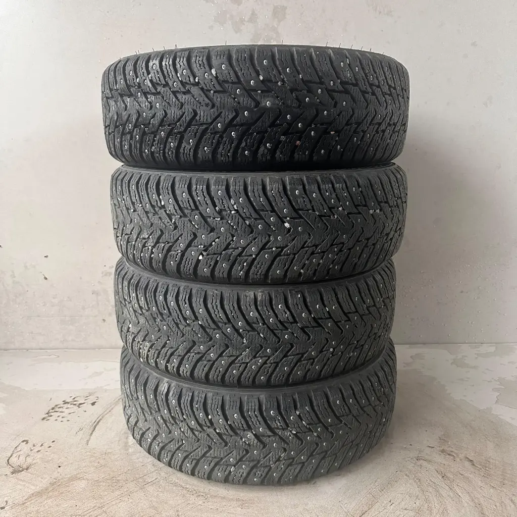 175/65R15 88T XL Nokian Hakkapeliitta 8 Käytetty nastarengas 6,5-7,5mm DOT-15
