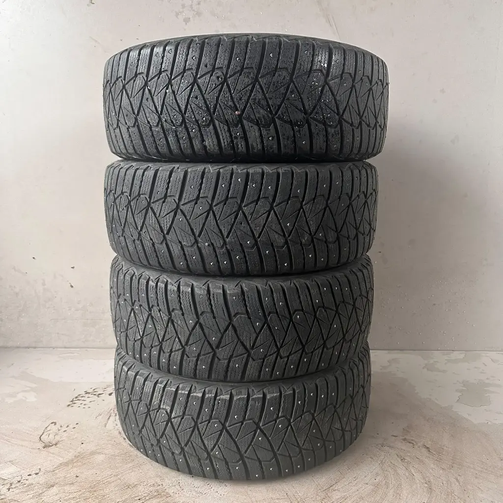 205/55R16 94T Dunlop IceTouch Käytetty nastarengas 6-8mm DOT-16 (Muutama nasta puuttuu)
