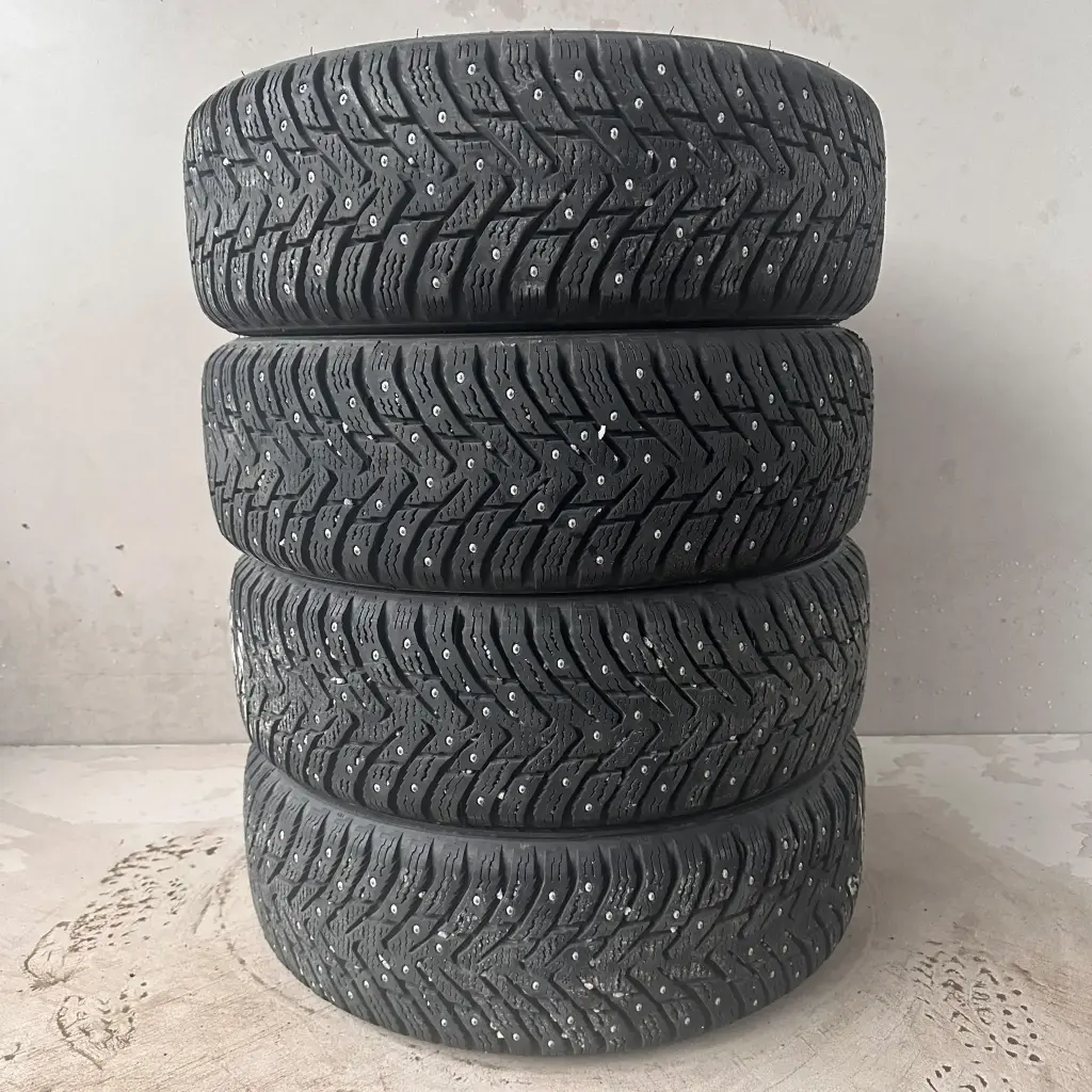 175/65R15 88T XL Nokian Hakkapeliitta 8 Käytetty nastarengas 7,5-8mm DOT-18