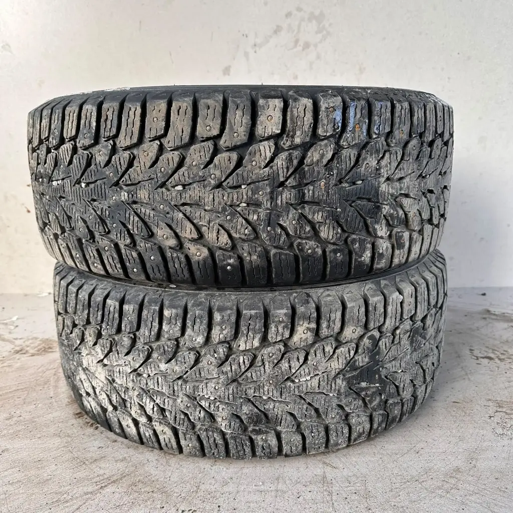 225/45R17 94T Kumho WinterCraft Ice WI32 Käytetty nastarengas 7-8mm DOT-25