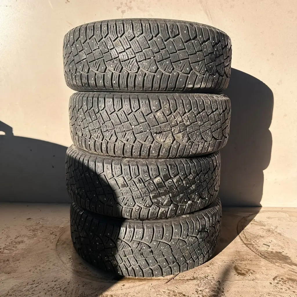 205/60R16 96T XL Continental IceContact 2 Käytetty nastarengas 5mm DOT-18