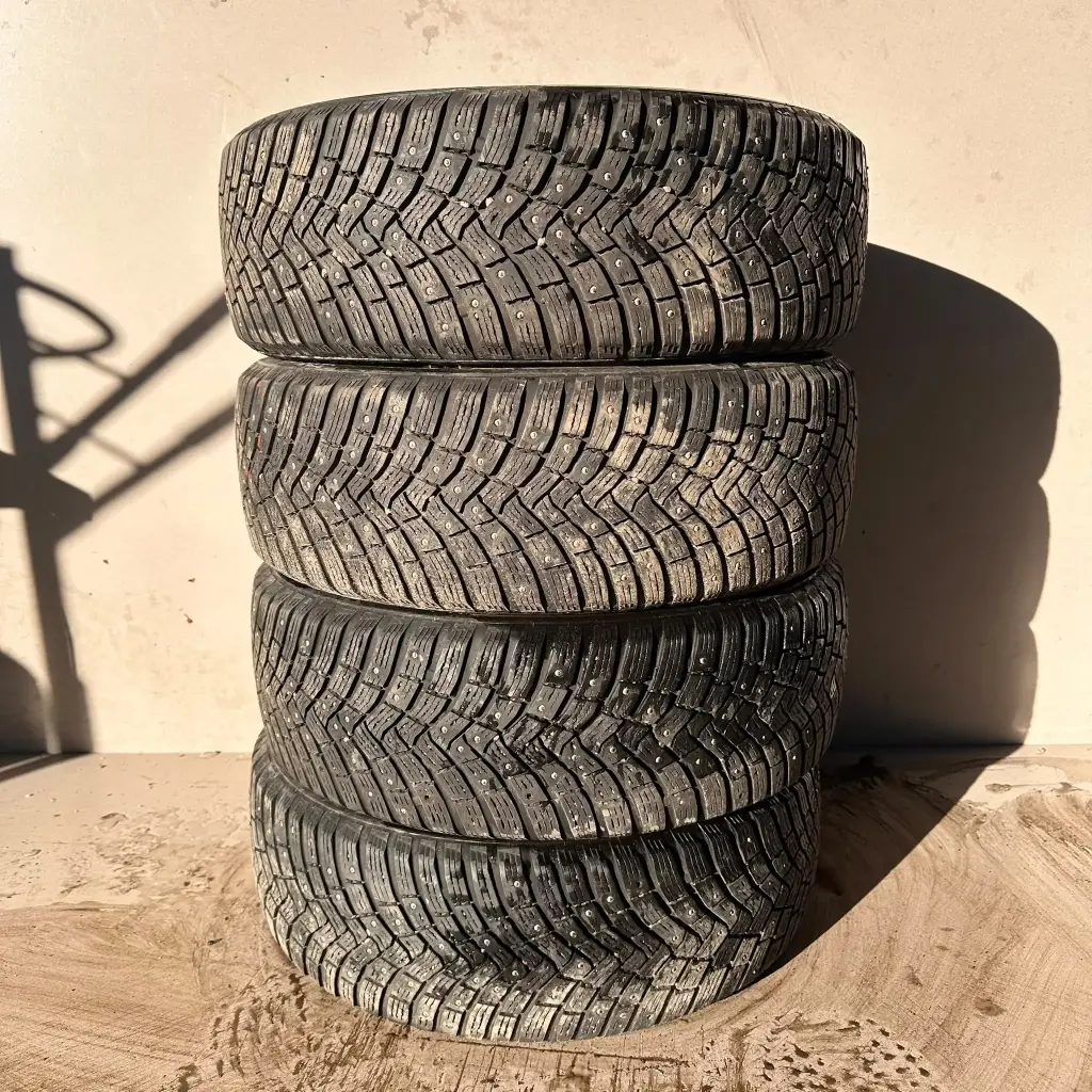 205/50R17 95T XL Continental IceContact 3 Käytetty nastarengas 6-6,5mm DOT-23