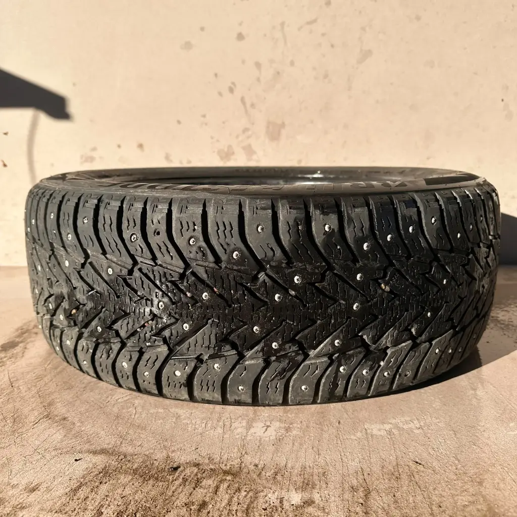 205/55R16 94T XL Bridgestone Noranza 001 Käytetty nastarengas 6mm DOT-19