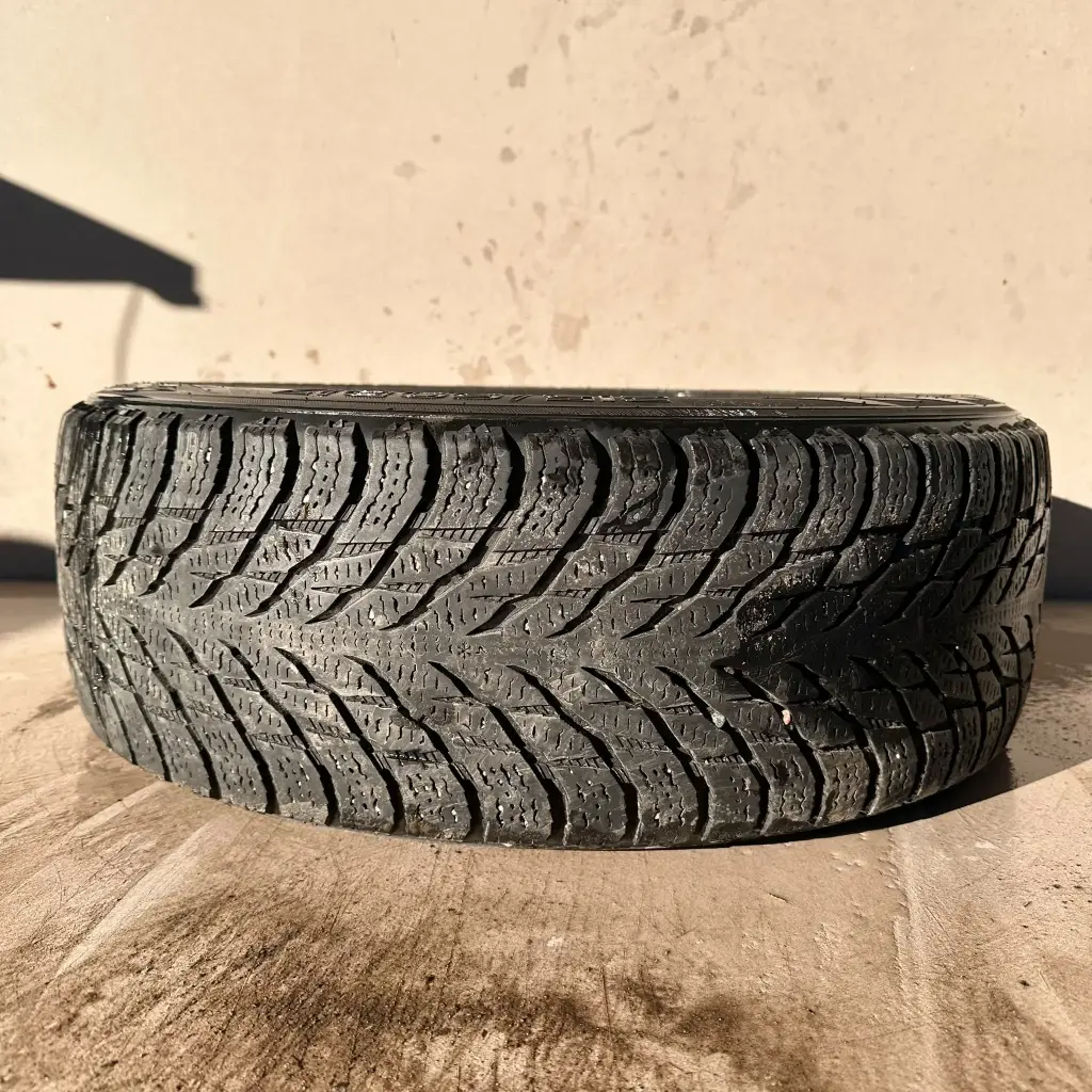 215/60R17 100R Nokian Hakkapeliitta R3 SUV Käytetty kitkarengas 5,5mm DOT-19