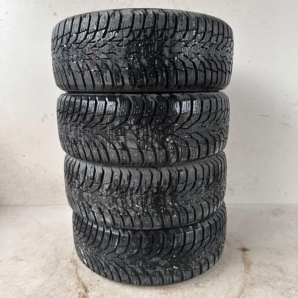 225/55R17 101T Tracmax X-Privilo S500 Käytetty nastarengas 8,5mm DOT-23