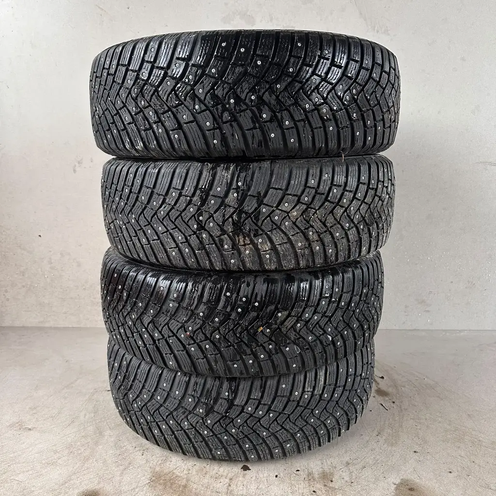 195/65R15 95T XL Continental IceContact 3 Käytetty nastarengas 6-6,5mm DOT-20