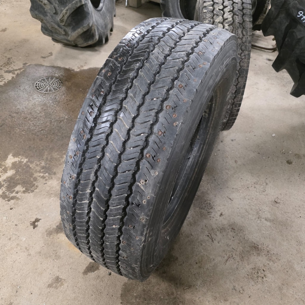 315/70R22.5 152/148M continental HSW 2 Scandinavian M+S 3PMSF Nastoilla Käytetty KA-rengas Ohjaava