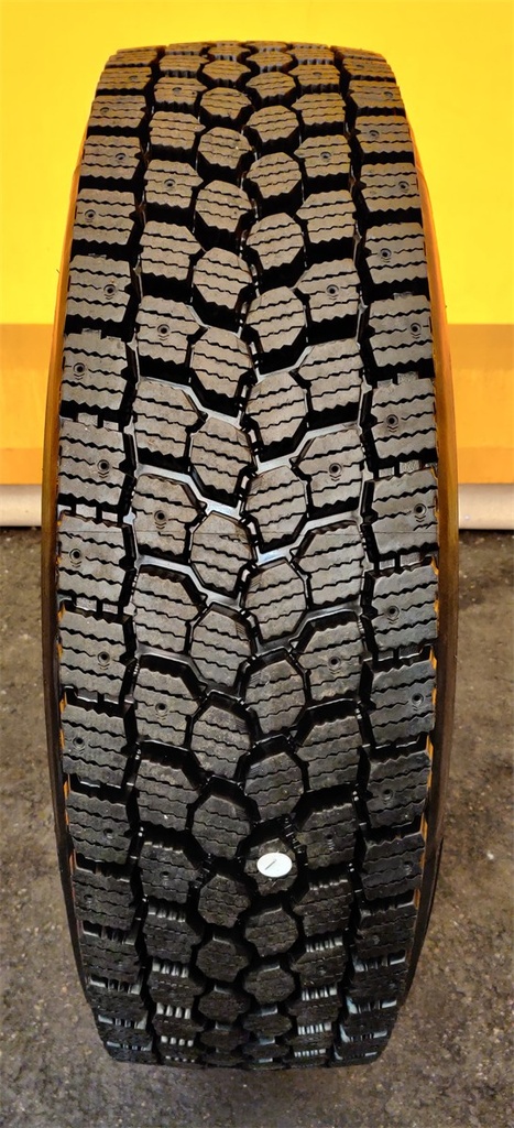 315/80R22.5 156/150L KA PINNOITETTU NOKTOP E2 SIS. 1 BRIDGESTONE RUNKO DRIVE
