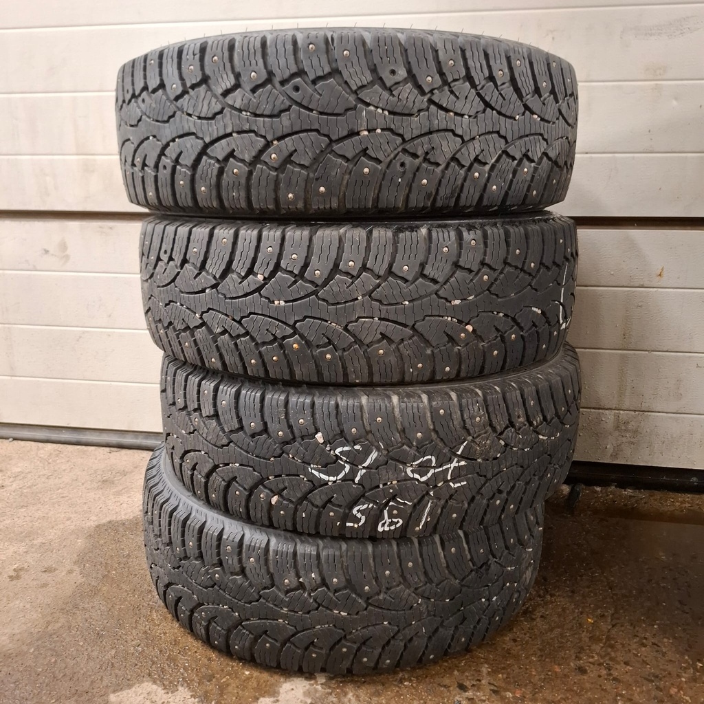195/70R15C 104/102R Bridgestone Noranza 001 Van Käytetty nastarengas 7-8mm DOT-19